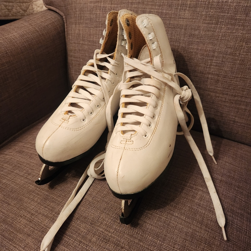 Ice Skates View 3